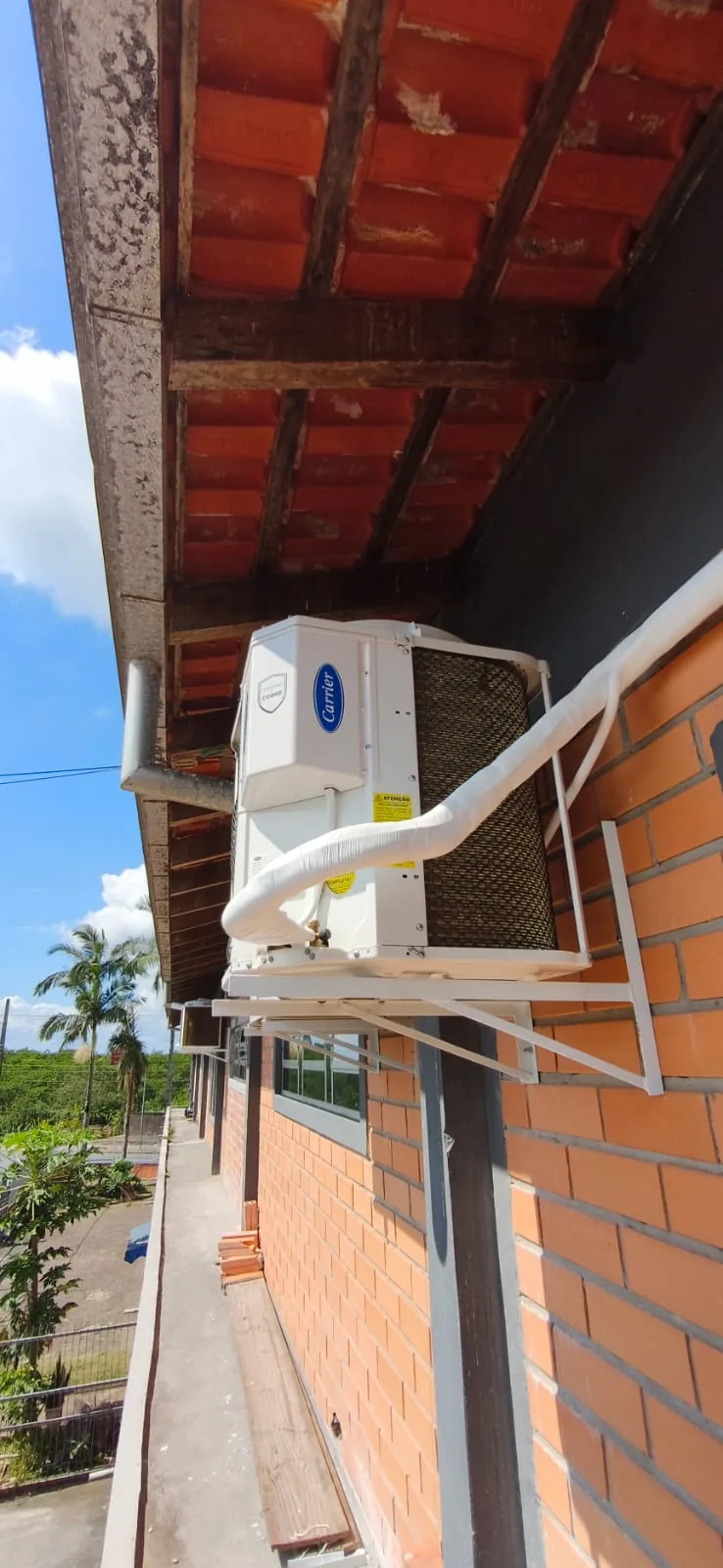 Instalação — trabalho realizado pela Via Rapel Climatização