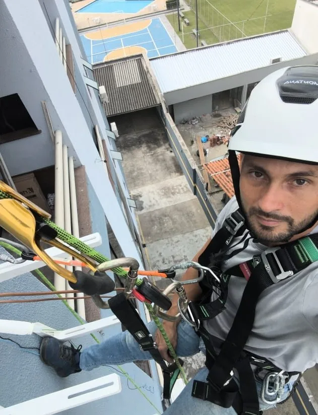 Instalação e remanejamento — trabalho real da Via Rapel Climatização