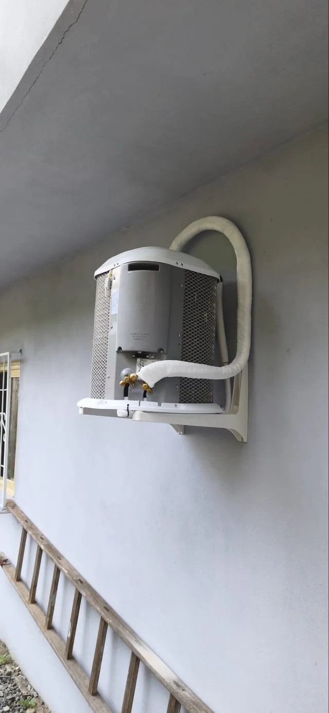 Instalação — trabalho realizado pela Via Rapel Climatização