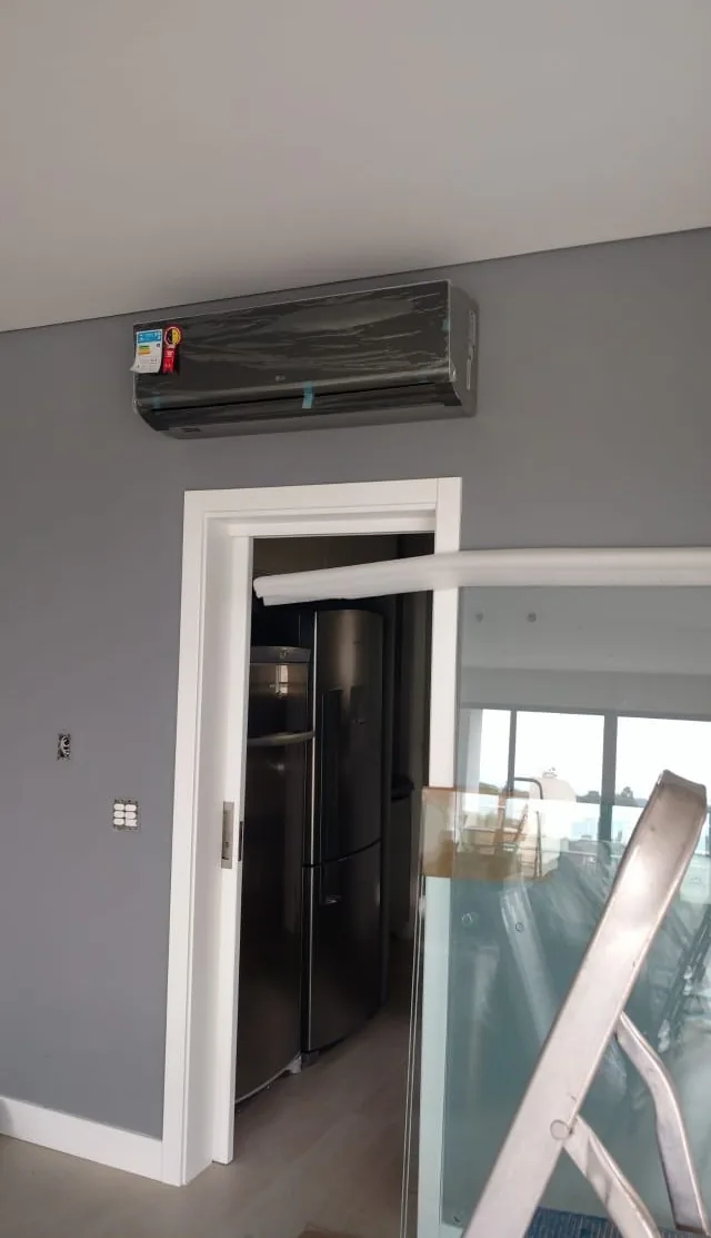 Instalação — trabalho realizado pela Via Rapel Climatização
