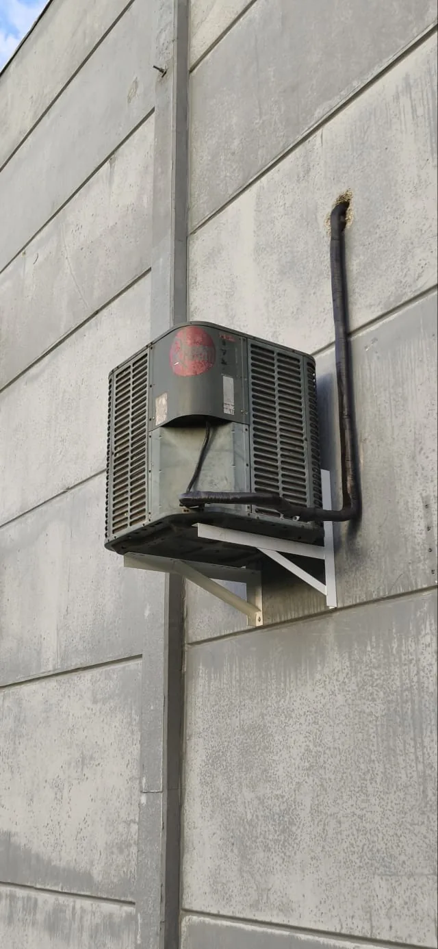 Manutenção — trabalho realizado pela Via Rapel Climatização