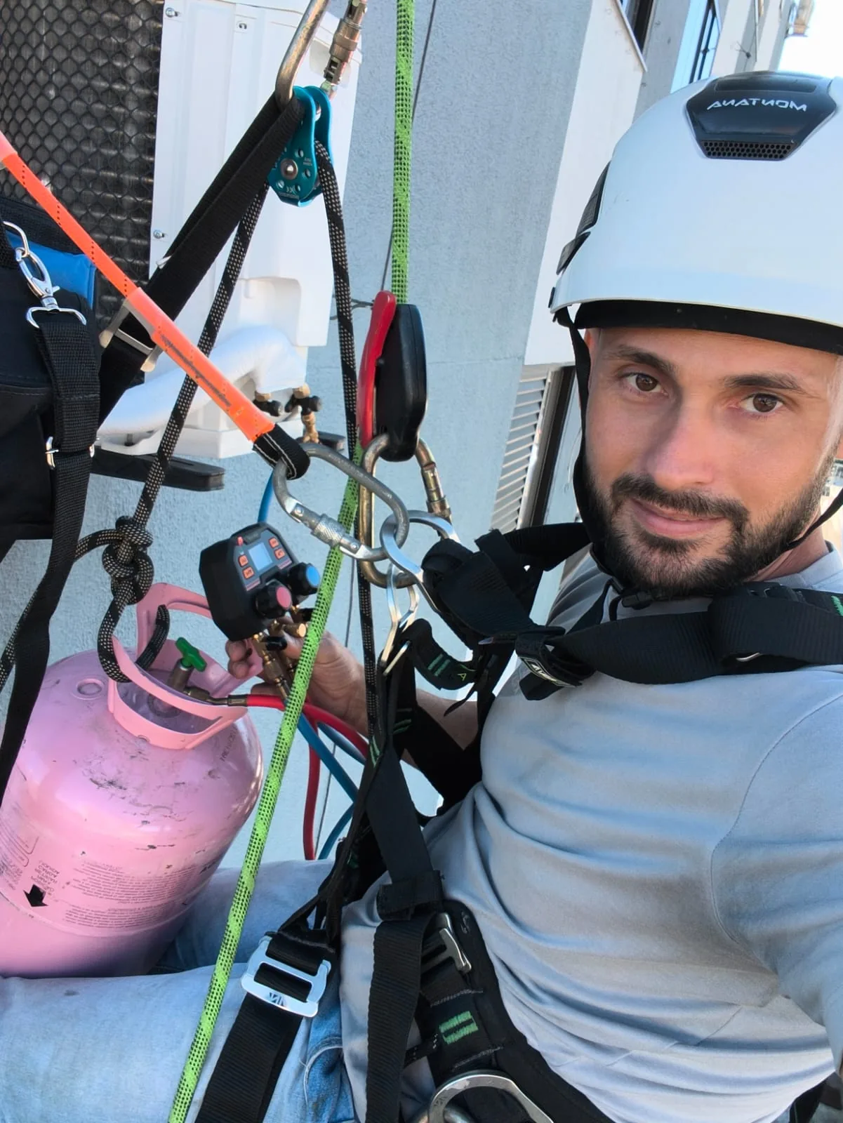Reparos — trabalho realizado pela Via Rapel Climatização