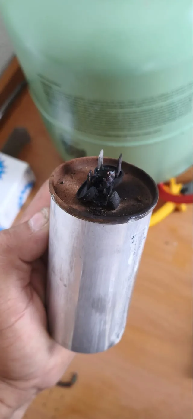 Reparos — trabalho realizado pela Via Rapel Climatização